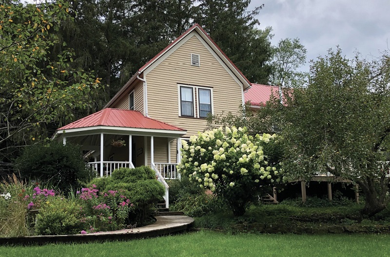 David Rhodes Farmhouse with elevator inside